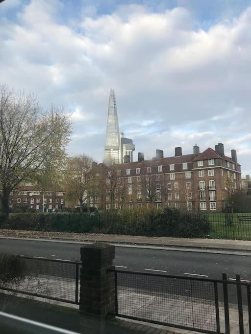 Cosy 1 Bed Flat In With View Of Shard * Londra